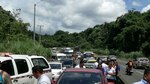 Se desprende contenedor de una mula en Loma Cová; tráfico detenido en el lugar