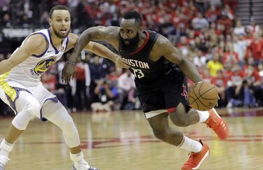 Rockets apabullan a Warriors y emparejan la serie