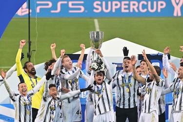 La Juventus gana la ‘Supercoppa’, Pirlo su primer título como entrenador