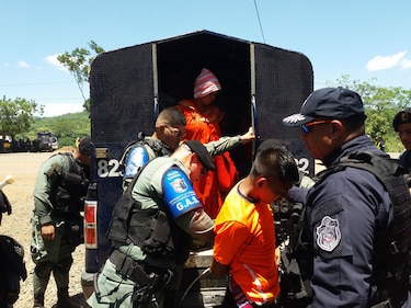 Se rompe el diálogo en Barro Blanco; policía despeja la Interamericana y detiene a 20 personas