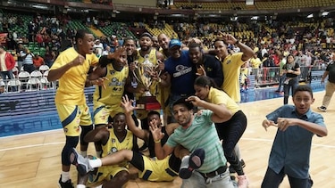 Los Correcaminos de Colón, tricampeones