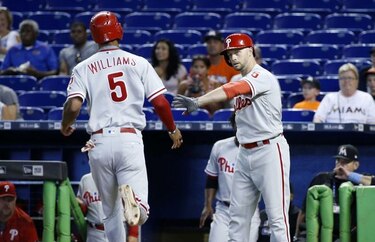Filis conectan 20 'hits' y arrollan a Marlins