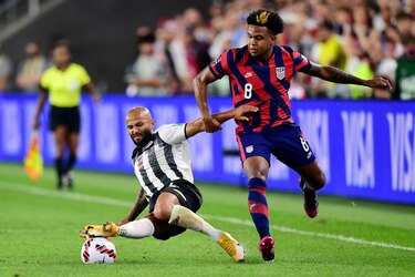 Estados Unidos vence 2-1 a Costa Rica en premundial de Concacaf con diana de Tim Weah