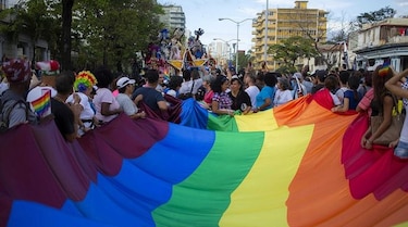 Hijos de Raúl Castro y Díaz-Canel animan marcha contra homofobia en Cuba