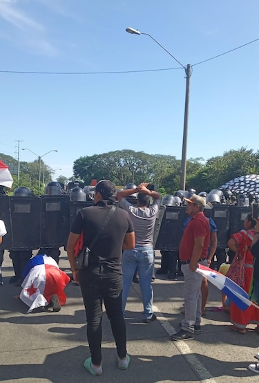 Vuelven a bloquear la vía del puente sobre el Risacua; se registran enfrentamientos