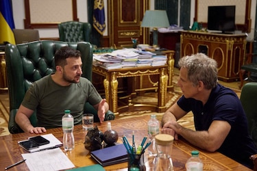 ‘Eres mi héroe’, dice el actor Ben Stiller al presidente de Ucrania Volodimir Zelenski