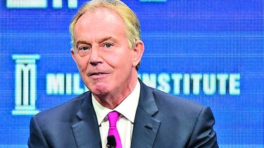 Blair sugiere un regreso a la política británica