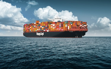 Hapag-Lloyd interrumpe el transporte de contenedores por el estrecho de Ormuz