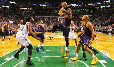 LeBron y Cavaliers arrasan otra vez en Boston