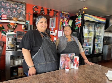 ‘¿Es usted de la Migra?’: el temor de los migrantes que se esconden de las redadas en Oxnard, la ‘capital mundial de la fresa’ en California