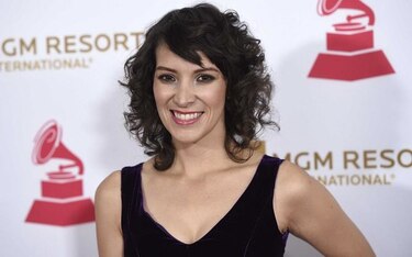 Gaby Moreno celebra a David Bowie, se prepara para el Grammy