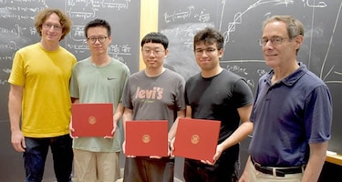 Estudiante panameño Luis Modes gana el premio Hartley Rogers Jr. en Massachusetts