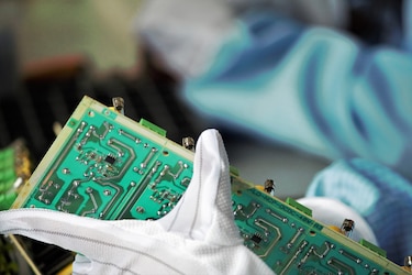 Instalan comisión para atraer inversiones de semiconductores