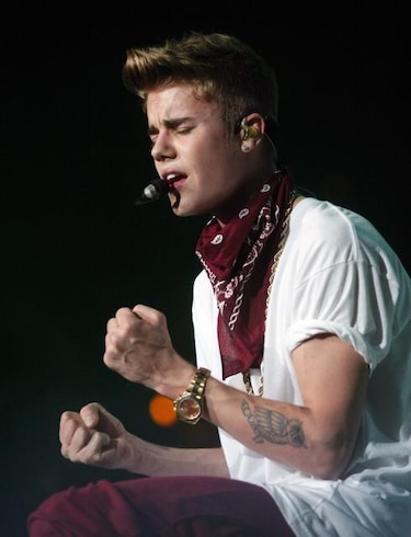 Muere un fotógrafo mientras seguía vehículo de Justin Bieber