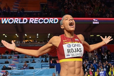 Yulimar Rojas gana tercer Mundial bajo techo con nuevo récord mundial de triple salto