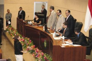 Diputados piden licencia para ejercer la abogacía