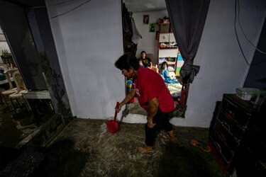 Filipinos luchan contra el aumento del nivel del mar en una isla en vías de desaparición