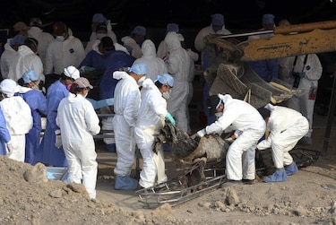 México: Autoridades exhuman 117 cuerpos de una fosa común