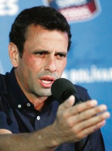 Capriles pedirá al Papa mediar en Venezuela