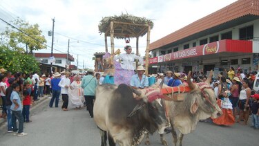 Antoneros despidieron con alegría al torito guapo