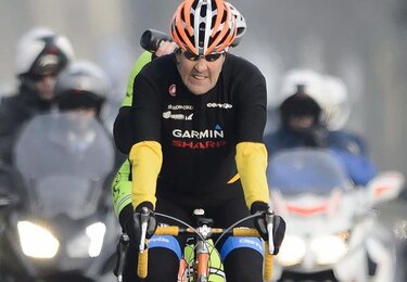 Kerry posterga su regreso a EU tras accidente en bicicleta
