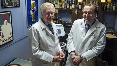 Prueban fármaco contra alcoholismo en bar ficticio