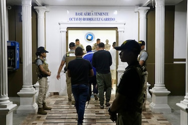 Migración deportó a 12 colombianos por ‘representar una amenaza’
