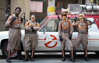 'Ghostbusters' reviven y mantienen el espíritu original