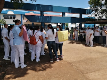 Personal del hospital Rafael Estévez de Aguadulce protesta por la falta de insumos