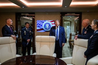 Trump estrena polémico avión presidencial donado por Catar: ‘Estamos muy orgullosos’
