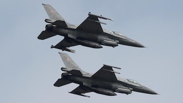 Polonia despliega sus aviones de combate mientras Rusia lanza otra ola de ataques contra Ucrania que ha dejado al menos 5 muertos y a miles sin electricidad