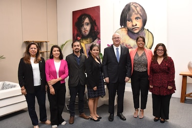 Acercamiento entre defensores de derechos humanos y el presidente del BID