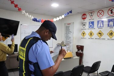Escuelas de manejo en la mira; no pasaron la inspección de la ATTT