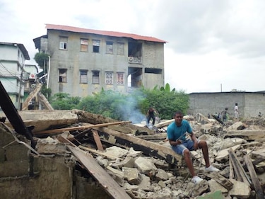 Ministerio de vivienda ordena demolición de edificio afectado por fuego en Colón