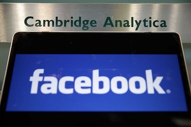 Cambridge Analytica será liquidada tras escándalo