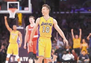 Nash y algo de alegría en LA