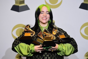Billie Eilish arrasa en los Grammy dedicados a Kobe Bryant