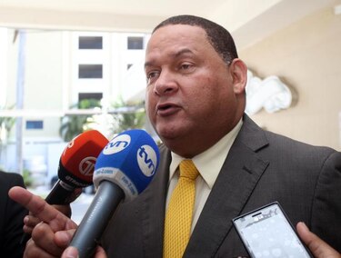 Robinson dice que la renuncia no es la solución a la crisis del PRD