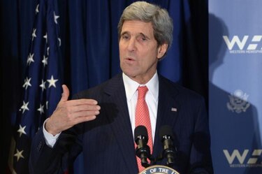 Kerry aprueba alivio de sanciones a Irán