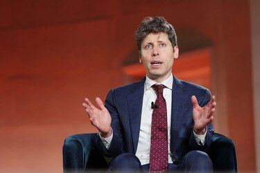 "Traición, engaño y ambición desenfrenada": por qué Elon Musk y Sam Altman pasaron de ser amigos a enfrentarse en los tribunales