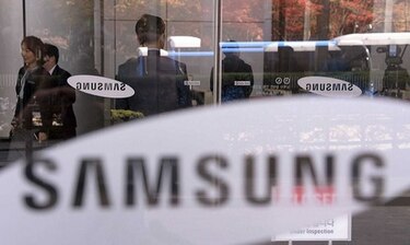 Fiscales que investigan caso de corrupción allanan oficina de Samsung