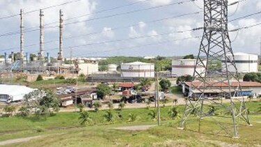 Bahía Las Minas cerraría por problemas financieros