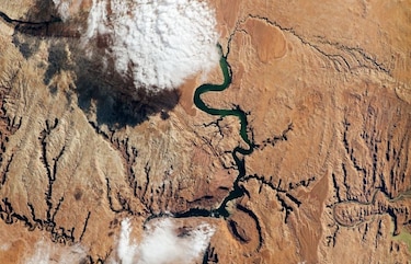 Apenas seis milésimas del agua dulce de la Tierra fluye por los ríos