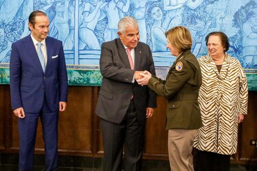 El presidente analiza con la jefa del Comando Sur la situación de Venezuela, migración y seguridad en la región