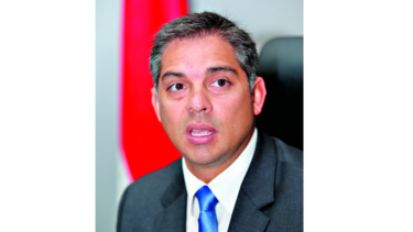 Adolfo Valderrama es cuestionado por propaganda