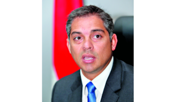 Adolfo Valderrama es cuestionado por propaganda