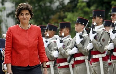 Macron anuncia gobierno compuesto por políticos veteranos y nuevos rostros