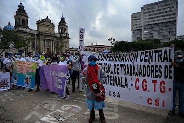 Guatemaltecos protestan contra la corrupción y la impunidad