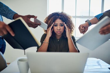 Las empresas de IA prometen que se trabajará menos pero sus empleados dicen que tienen jornadas de 90 horas semanales