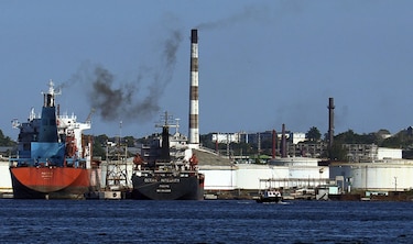 Controlado el incendio registrado en la refinería de La Habana